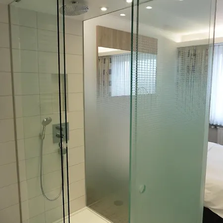 Empire Hotel 3*