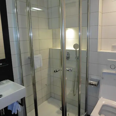 Empire Hotel 3*