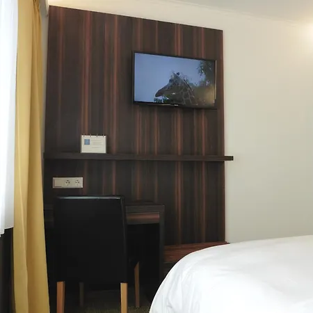 Empire Hotell 3*